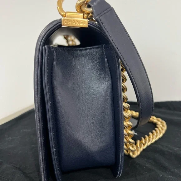 CHANEL Le Boy Medium - Picture 2 of 12